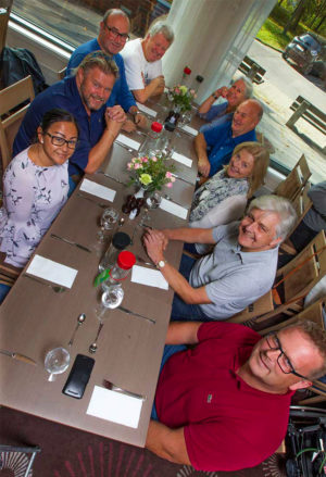 A lot of work during the peer course, but also good meals and a lot of nice chat. Here we see part of the course group at Saturday's lunch table. Photo: Hans Hekneby Reinertsen.