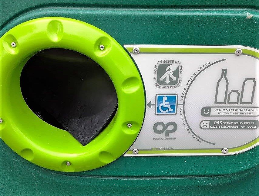 Applicable to others as well, of course, but it appears from the label that the low inlet hole is intended not least for wheelchair users. Photo: F. Dahl.