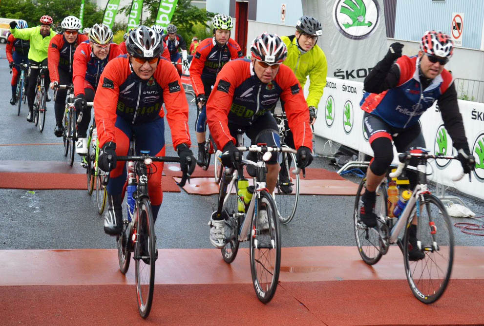 Tor-Aalberg-midt-pa-bildet-i-forste-rekke-i-maal-Lillehammer-Oslo-Foto-Privat