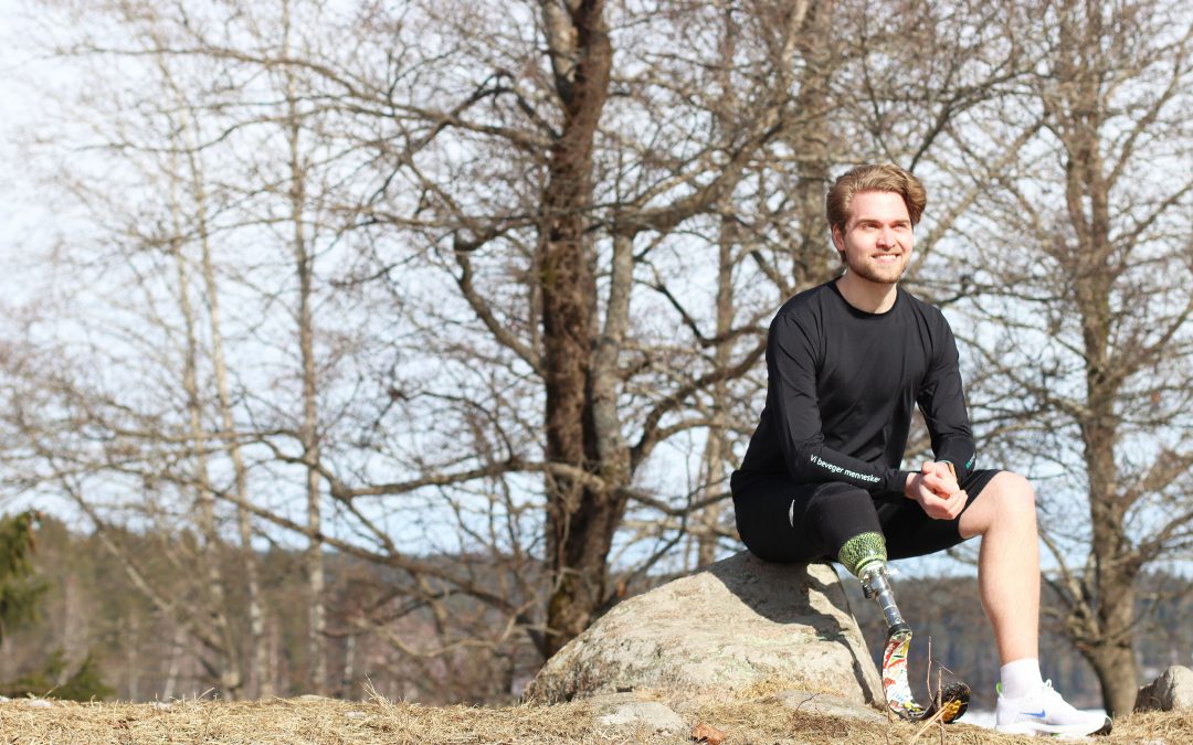 Leggamputasjonen førte Kenneth (25) frem til ortopediyrket og sprintingen